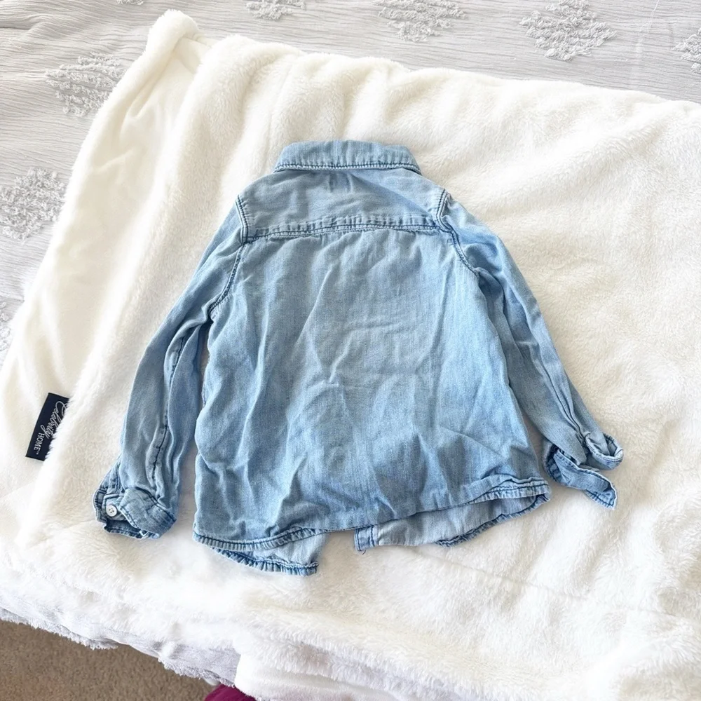 Gap light wash cotton denim chambray button down shirt size 3T